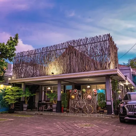 Metro Malioboro Living-3